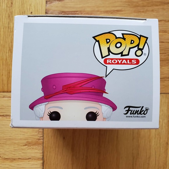 Funko The Royal Family Queen Elizabeth II - Picture 6 of 8